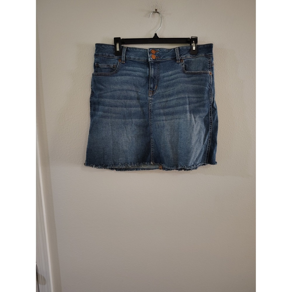 Maurices Womens Blue Denim Mini Skirt Medium Wash Frayed Hem Size 14
